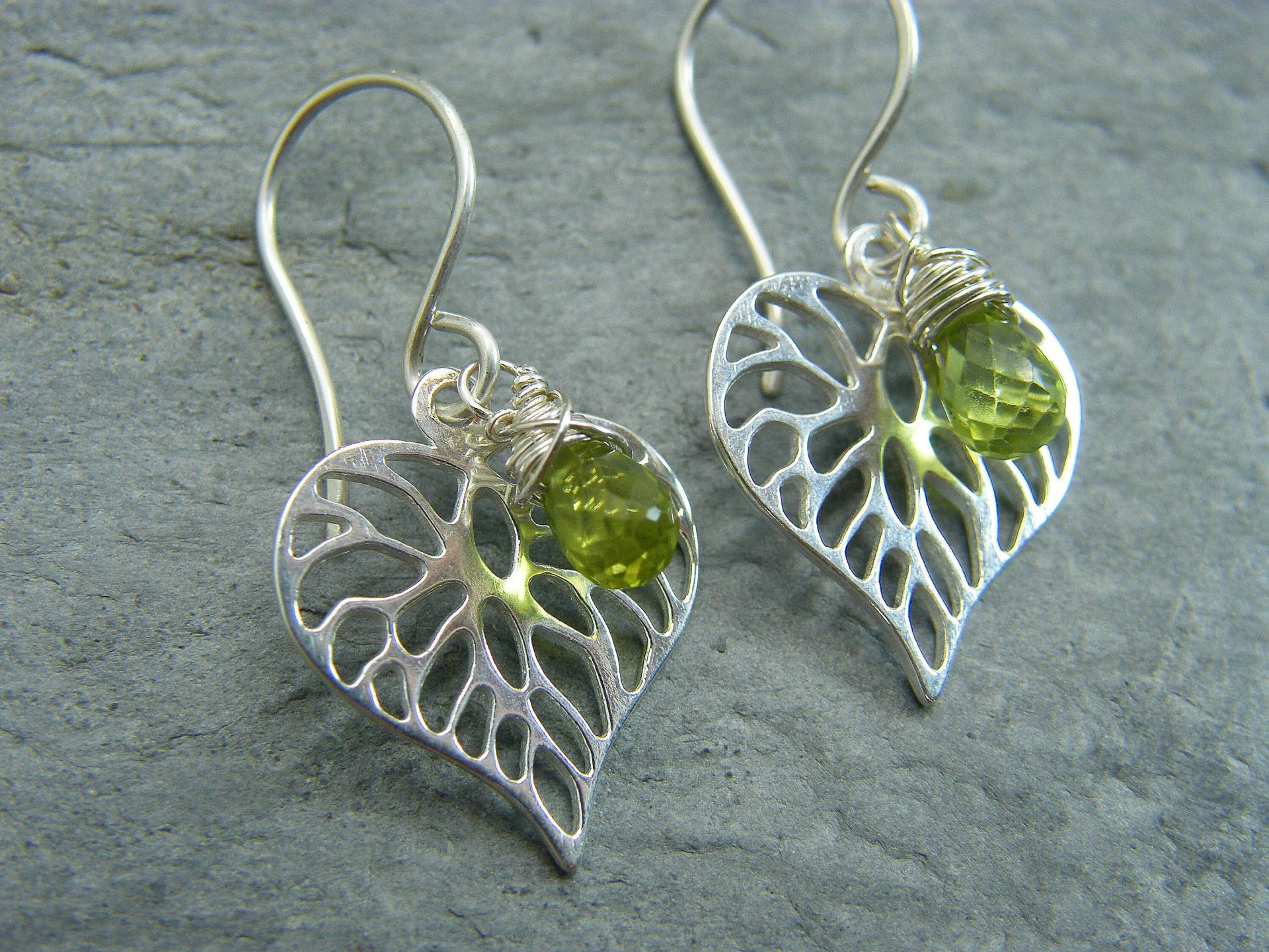 sterling Silber Blatt Ohrringe August Birthstone Peridot Schmuck sterling Silber Blatt Ohrringe August Birthstone Peridot Schmuck von DesignedByAnnemarie