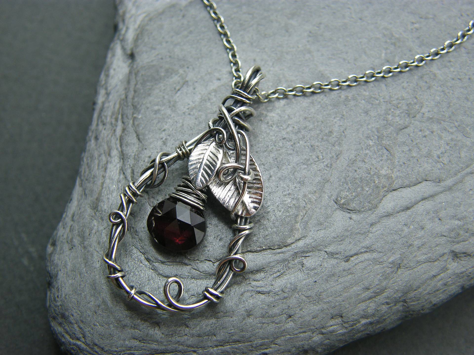 sterling Silber Granat Halskette Januar Birthstone Schmuck sterling Silber Granat Halskette Januar Birthstone Schmuck von DesignedByAnnemarie