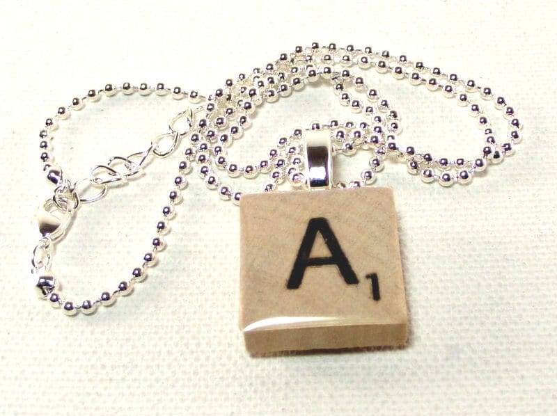 Scrabble Halskette - Holzbuchstaben Initial Buchstabe Ihrer Wahl Silberkette Personalisierter Schmuck von DesignedByAudrey