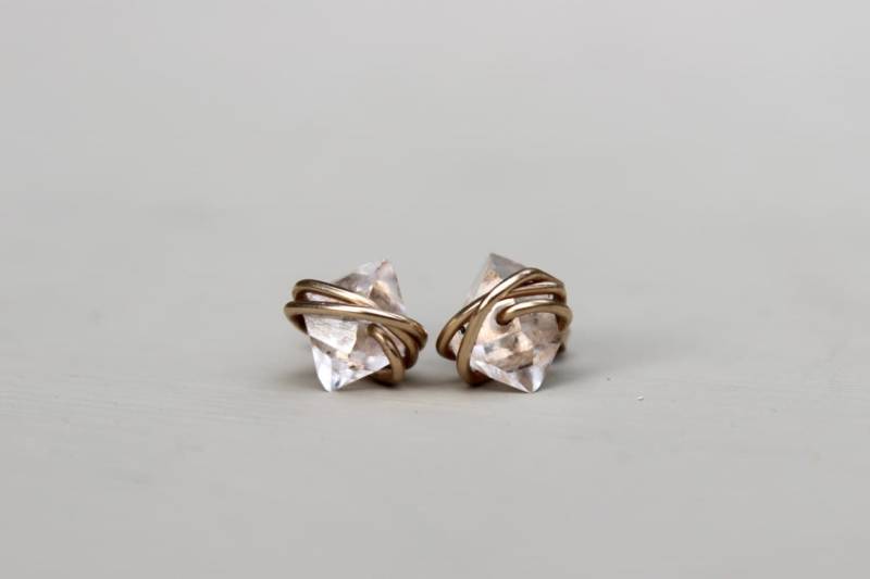 Herkimer Diamant Ohrringe, Zierliche Ohrstecker, Rohquarz Diamant, Ohrringe von DesignedByLei