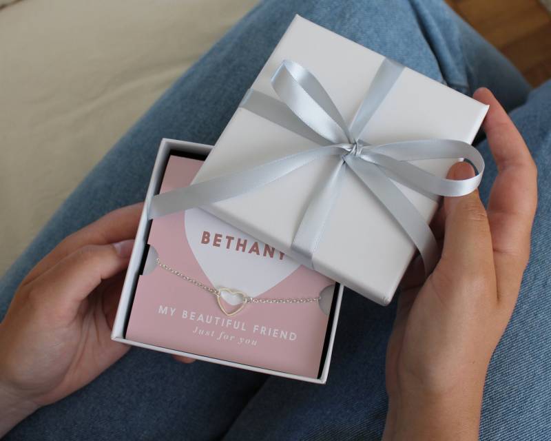 Personalisierte Armband Geschenkkarte/Support Kleines Geschenk Geburtstag Taufe Freundin Grußkarte Schmuck Pflegekarte Personalisierte Armband Geschenkkarte/Support Kleines Geschenk Geburtstag Taufe Freundin Grußkarte Schmuck Pflegekarte von DesignedByLibby