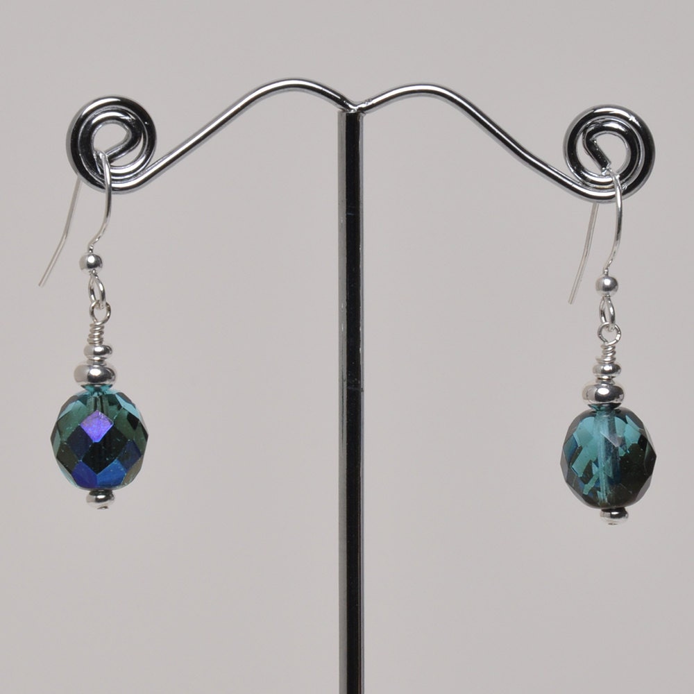 Facettierte Kristall Ohrringe Dark Teal Farbe, 10 Mm Funkelnde Glasperlen Facettierte Kristall Ohrringe Dark Teal Farbe, 10 Mm Funkelnde Glasperlen von DesignedByLisbet