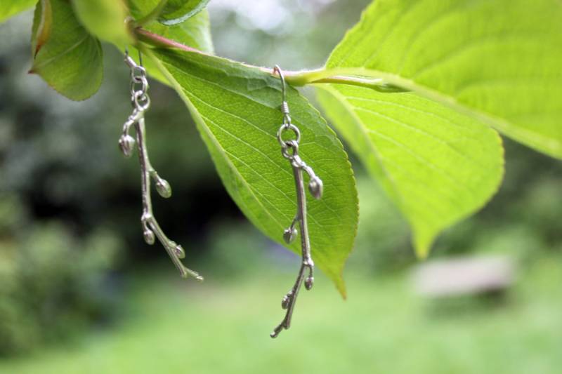 Handgemachte Silber Orchidee Knospen Ohrringe Handgemachte Silber Orchidee Knospen Ohrringe von DesignedByNatureCo