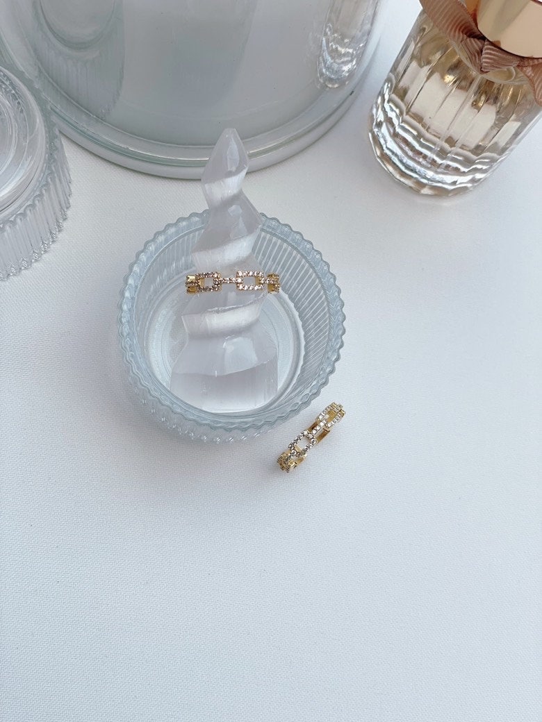 Ring Geometrisch Mit Zirkonia Steinchen von DesignedByUmbrella