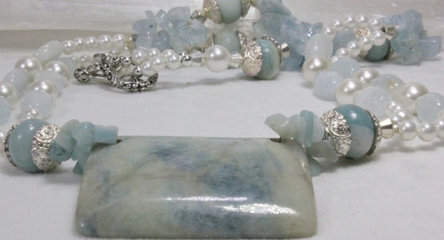 Zwei Strang Aquamarin Und Perle Halskette von DesignedJewelrycom