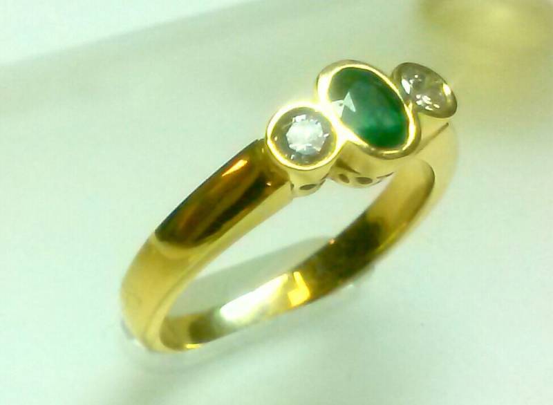 Neu-Smaragd Diamant Ring in 14 K Gelbgold-Zum Verkauf... Kostenloser Versand Die Usa Neu-Smaragd Diamant Ring in 14 K Gelbgold-Zum Verkauf... Kostenloser Versand Die Usa von DesignedbyEllens