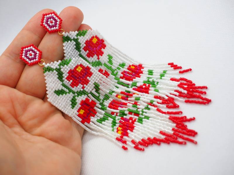 Lange Miyuki-Kronleuchter-Ohrringe Handgefertigter Boho-Schmuck Aus Madrid Leicht Mit Goldperlen Elegantes Damengeschenk von DesignedbyShory