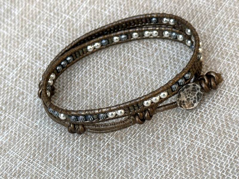 Bronze Leder Wickelarmband Sterling Silber Perlen, Rustikale Industrie Armspange von DesignerEmporio
