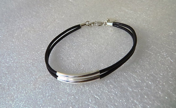 Schwarzes Lederarmband Mit Sterling Silber Tube Beads Im Boho-Stil von DesignerEmporio