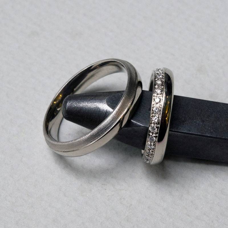 Diamant Ehering Set, Weissgold Trauringe, Design Handgemachte Eheringe, Ewigkeit, Sonderanfertigung von DesignerJewelryKodre