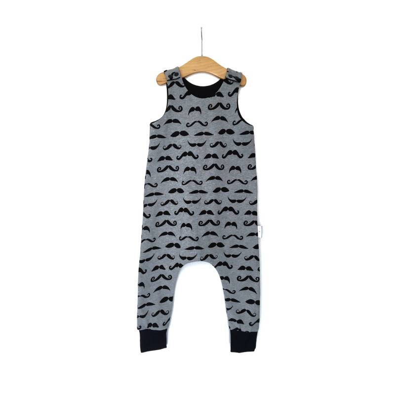 Schnurrbart-Strampler, Little Man Strampler, Baby-Dusche, Outfit, Moustache Boy Harem Strampler von DesignerLinersAUS