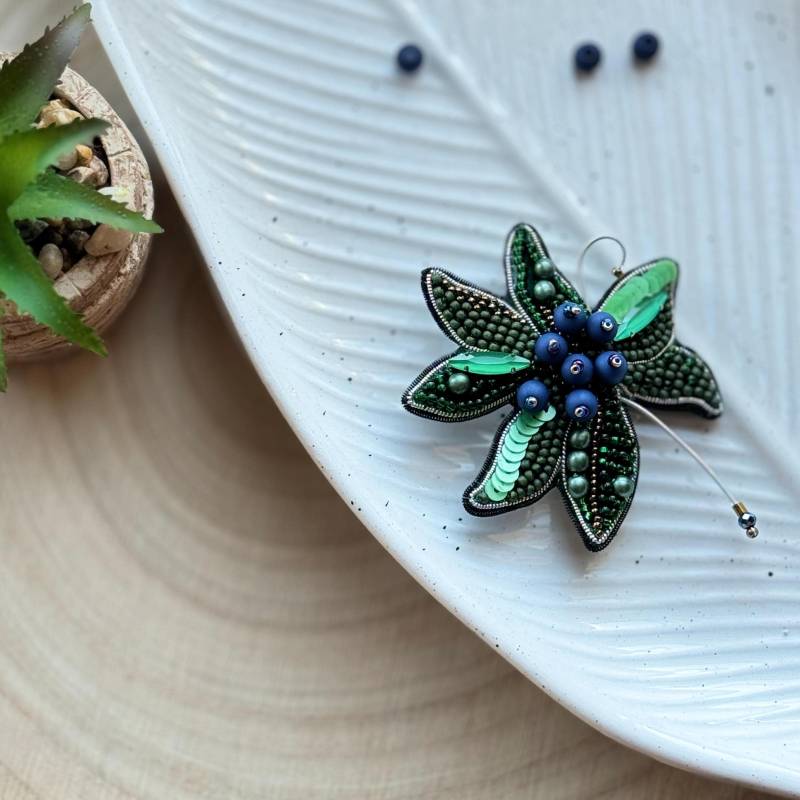 Blaubeere Anstecknadel, Herbst, Beere Brosche, Exklusives Geschenk, Frauen Accessoire, Thanksgiving Day, Grün, Anstecknadel, Schmuck, Geschenk Für Blaubeere Anstecknadel, Herbst, Beere Brosche, Exklusives Geschenk, Frauen Accessoire, Thanksgiving Day, Grün, Anstecknadel, Schmuck, Geschenk Für von DesignerRedcat