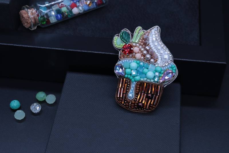 Cupcake Brosche, Geschenk Für Einen Konditor, Leckere Brosche, Frauen Accessoire, Für Eine Tasche, Kuchen, Schmuck, Leder Brosche, Perlen Pin Cupcake Brosche, Geschenk Für Einen Konditor, Leckere Brosche, Frauen Accessoire, Für Eine Tasche, Kuchen, Schmuck, Leder Brosche, Perlen Pin von DesignerRedcat