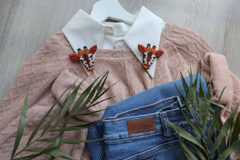 Giraffen Brosche, Braune Brosche, Sommer Accessoire, Taschennadel, Perfektes Geschenk, Giraffen Dekoration, Designer Dekoration, Geschenk Für Freund von DesignerRedcat