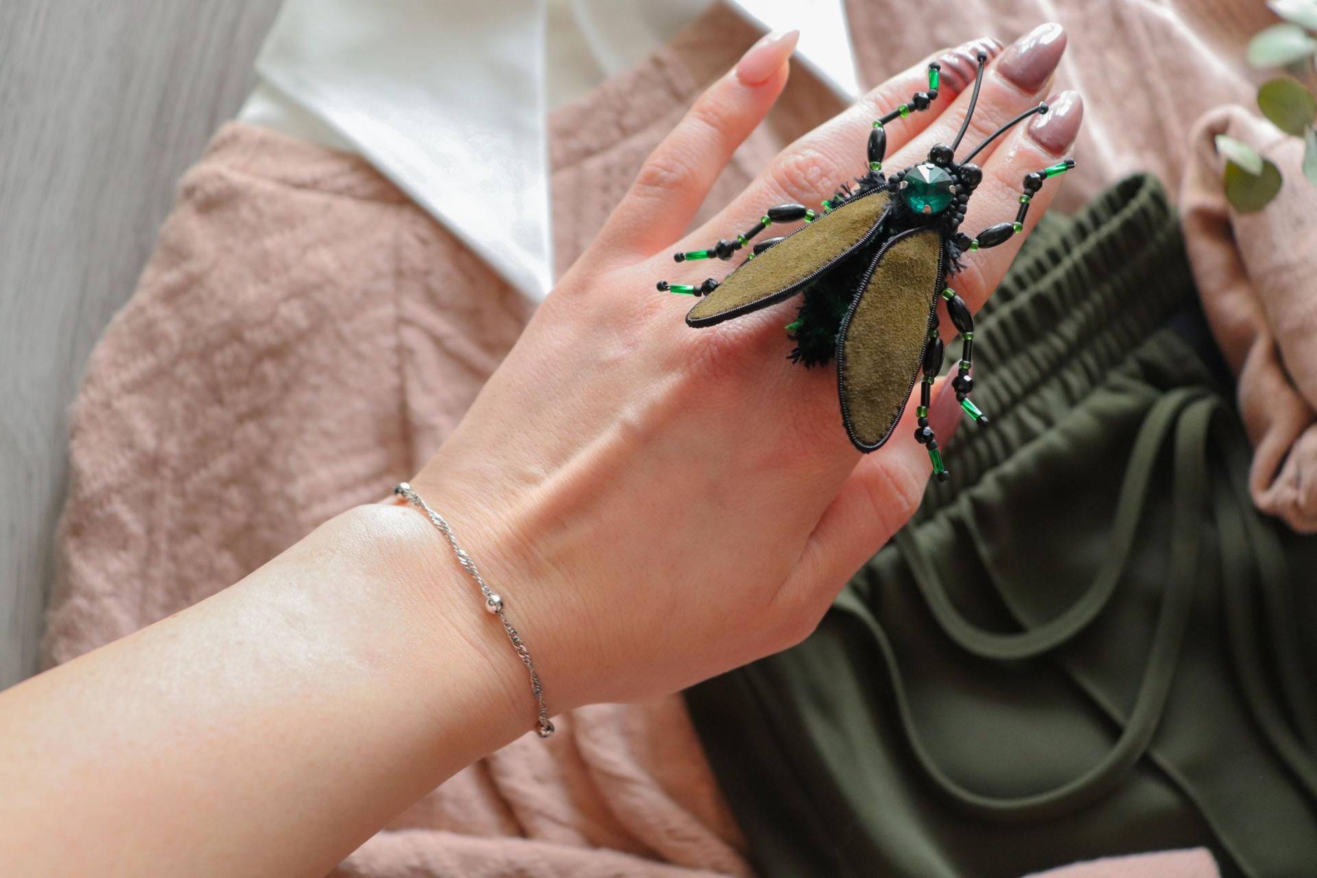 Handgemachte Grüne Motten Brosche Voluminöse Schmetterling Brosche Accessoire von DesignerRedcat