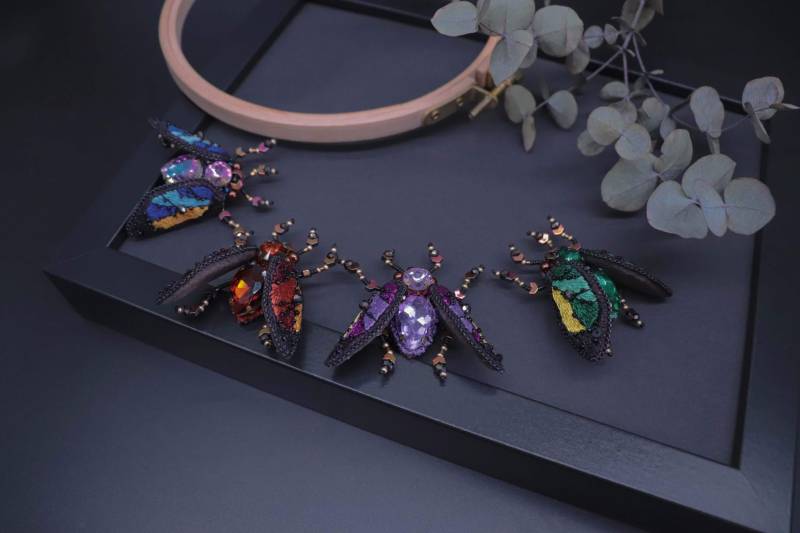 Handgemachte Perlen Brosche Schmetterling Bunt Bestickt von DesignerRedcat