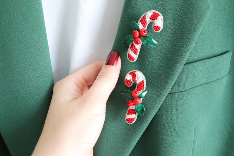 Handgemachte Perlen Brosche Zuckerstange, Winter Geschenk von DesignerRedcat