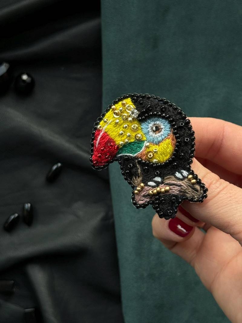 Handgemachte Tukan Brosche, Vogel Pin, Gestickt Pin, Geschenk Für Mama, Schmuck, Tukan Vogel Pin, Perlen Brosche, Frauen Accessoire, Bunte Brosche Handgemachte Tukan Brosche, Vogel Pin, Gestickt Pin, Geschenk Für Mama, Schmuck, Tukan Vogel Pin, Perlen Brosche, Frauen Accessoire, Bunte Brosche von DesignerRedcat