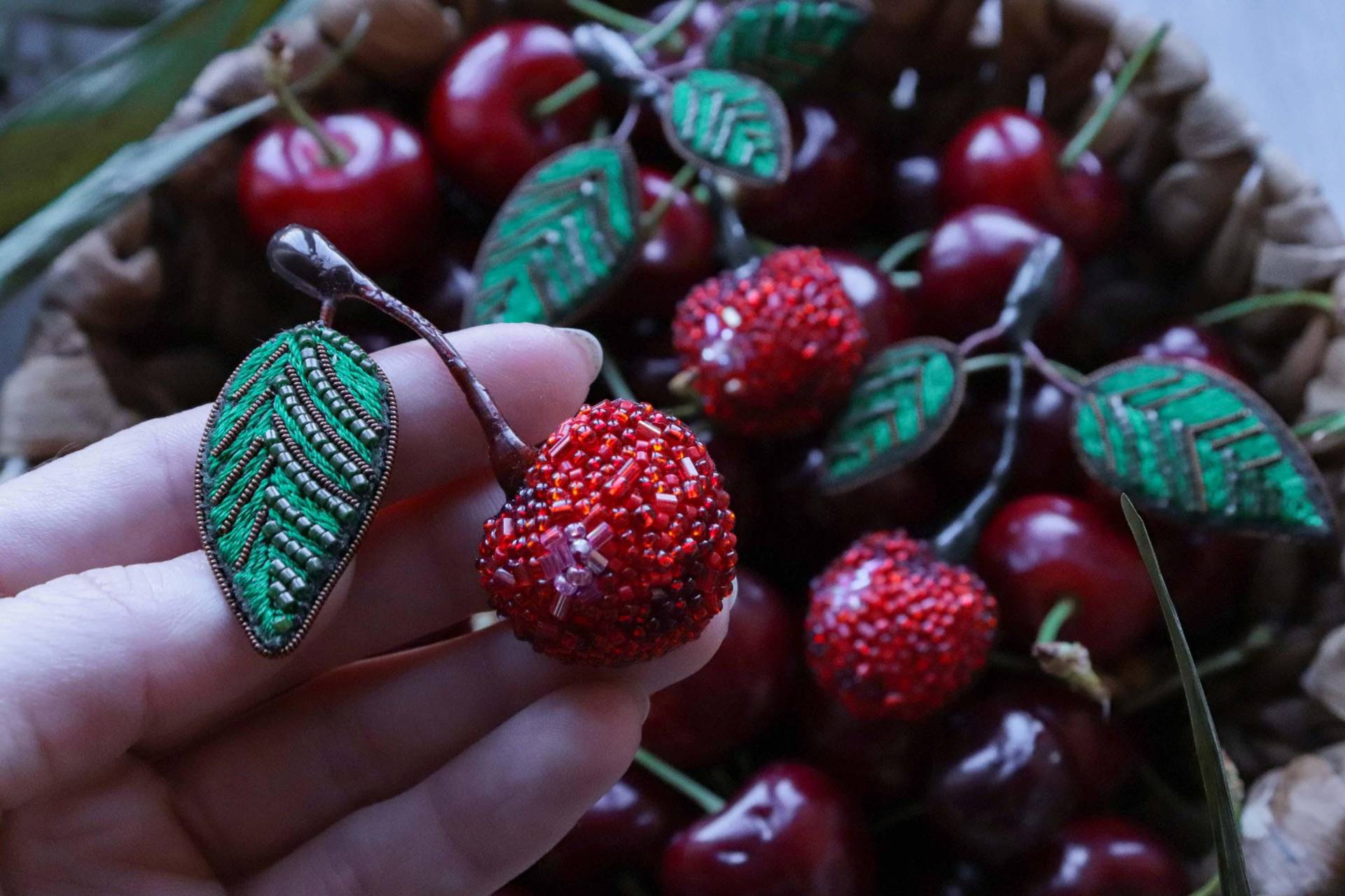 Kirschen Brosche Handgemachte Anstecknadel von DesignerRedcat