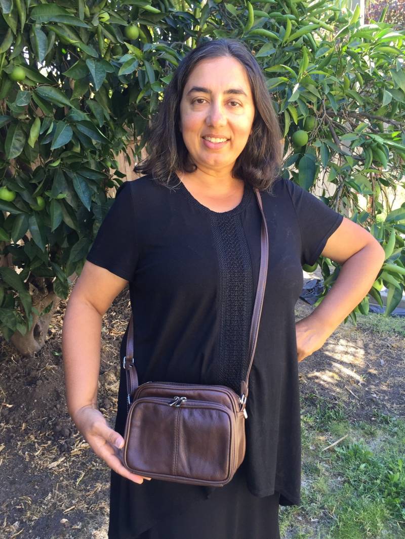 Leder Braun Crossbody Geldbörse Tasche Boxy, 3 Geräumige Reißverschlussfächer, Verstellbarer Riemen von DesignersNeeds