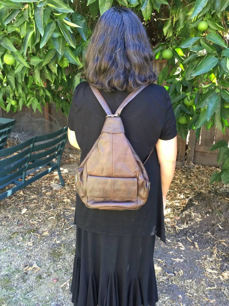 Leder Braune Rucksacktasche Mit Verstellbarem Riemen von DesignersNeeds