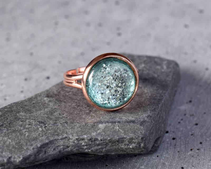 Verstellbarer Roségoldfarbener Ring Mit Funkelndem Polaris-Cabochon Für Damen von DesignervoodooShop