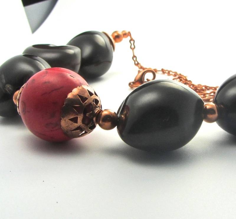 Dunkelbrauntagua Mutter Und Roter Magnesit Mit Kupfer Halskette Sehr Leicht von DesigningIt