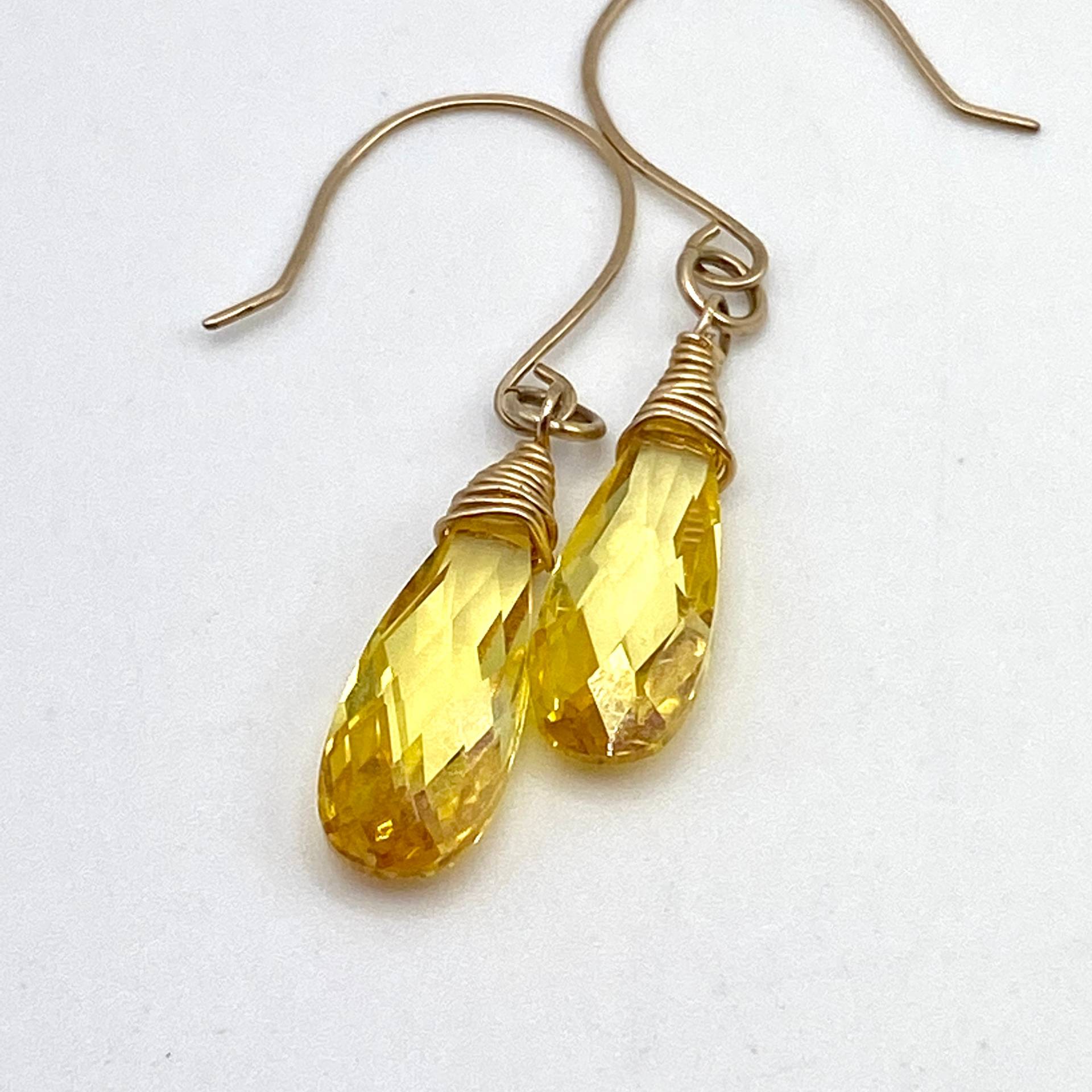 Zitrone Gelb Swarovski-Kristall - 14 K Gold Gefüllt Ohrringe Perfekt Für Hochzeit Bräute Tropfen Geformte Facettierte Kristalle Sind Schön von DesigningIt