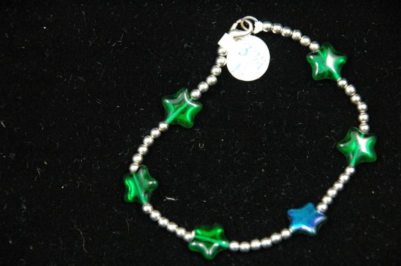 Smaragd Stern Silber Armband von DesigningRoseStore