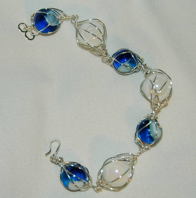 Weiß Und Blau Mit Weißen Wirbel Caged Marmor Armband von DesigningRoseStore