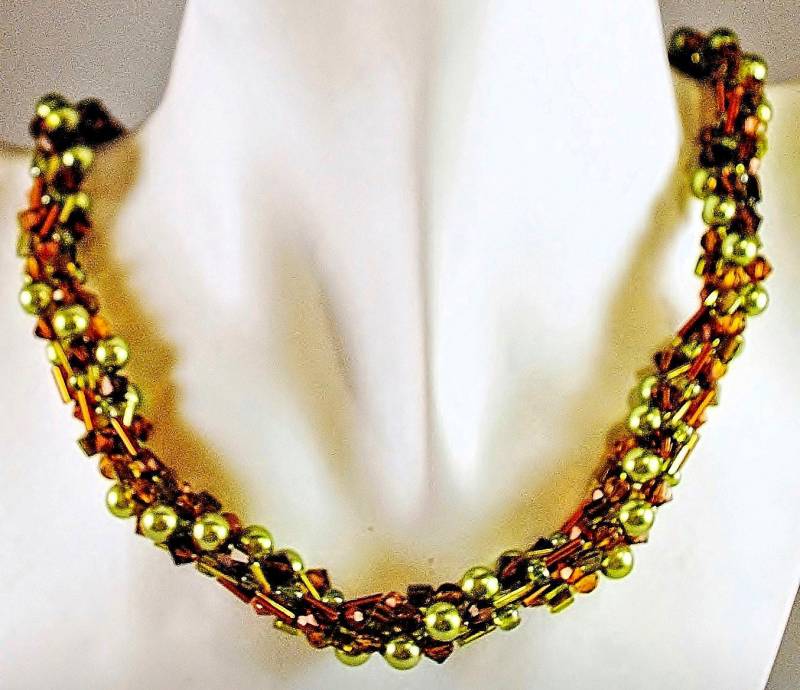 Halskette Aus Hochwertigen Perlen in Grün-Braun Geschenkverpackung von DesignmitHerzDE