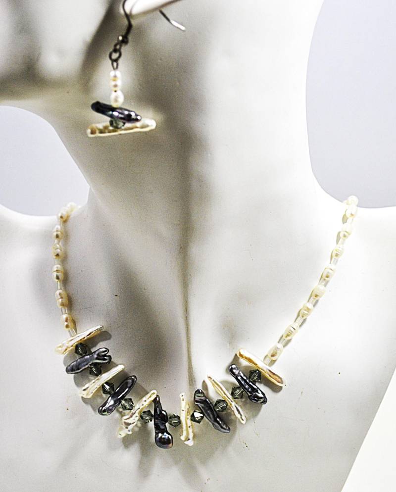 Set Mit Orginal Swarovski Perlen, Biwa Zuchtperlen, Halskette + Ohrringe in Geschenkverpackung von DesignmitHerzDE