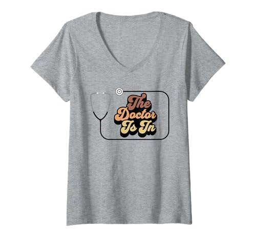 Damen The Doctor is In Funny Medical Beruf Stethoskop Retro T-Shirt mit V-Ausschnitt Damen The Doctor is In Funny Medical Beruf Stethoskop Retro T-Shirt mit V-Ausschnitt von Designs For Doctors