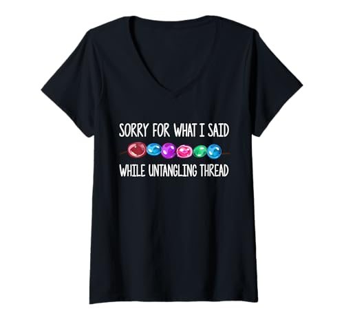 Damen Sorry For What I Said While Untangling Thread Beading T-Shirt mit V-Ausschnitt von Designs Handgemachter Schmuck Perlen Kunst