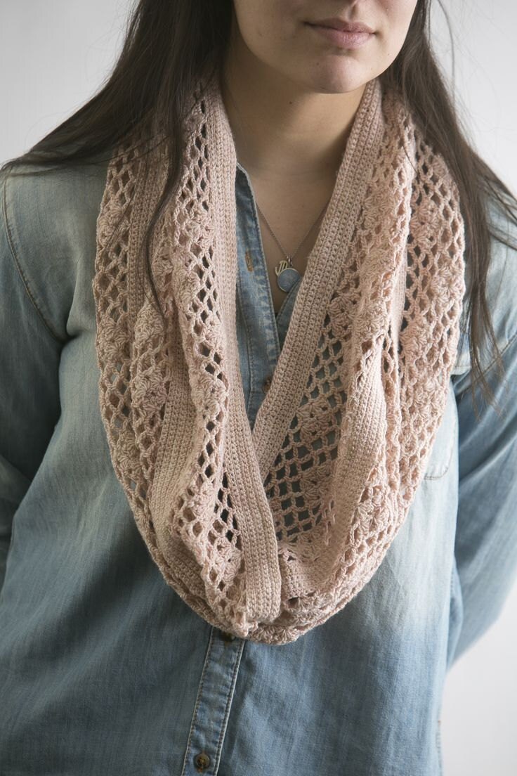 Lace Infintity Loop Schal - Von Hand Gehäkelt von DesignsByDoodles