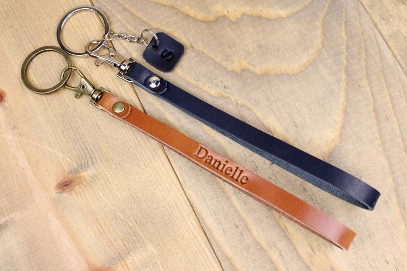 Personalisierte Lederarmband Schlüsselanhänger Kostenlose Personalisierung von DesignsByHarubin