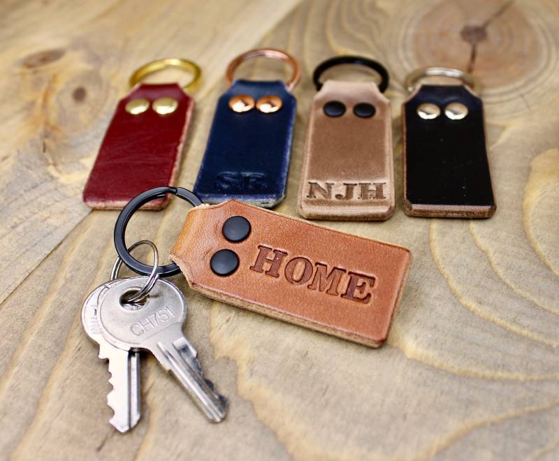 Personalisierte Schlüsselanhänger Aus Leder, Handgefertigter Horween Oder Wickett & Craig von DesignsByHarubin