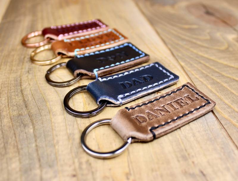 Personalisierte Schlüsselanhänger Aus Leder, Handgefertigter Horween Oder Wickett & Craig von DesignsByHarubin