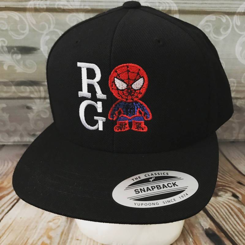 Personalisierter Spider-Man-Hut Für Die Jugend Spider-Man-Hut-Monogramm-Hut von DesignsByIAmMe