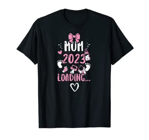 Mama: Mum 2023 Loading... - Mädchen Sprüche T-Shirt von DesignsByJnk5 Familie