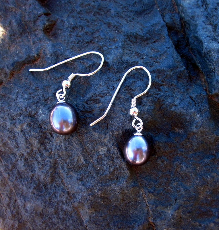 Schwarze Süßwasserzuchtperlen Tropfen Und Sterling Silber Ohrringe Schwarze Süßwasserzuchtperlen Tropfen Und Sterling Silber Ohrringe von DesignsByLoneWolf