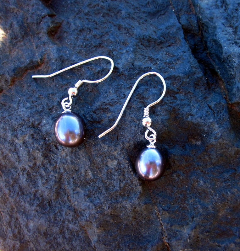 Schwarze Süßwasserzuchtperlen Tropfen Und Sterling Silber Ohrringe Schwarze Süßwasserzuchtperlen Tropfen Und Sterling Silber Ohrringe von DesignsByLoneWolf