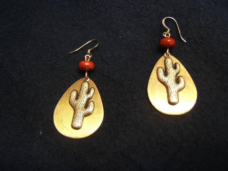 Einzigartige Geschenkidee Western Southwestern Kaktus Ohrring Wüste Schmuck Cowgirl Silber, Messing, Roter Granit, Geschenk Für Freundin Frau Her von DesignsByMaral