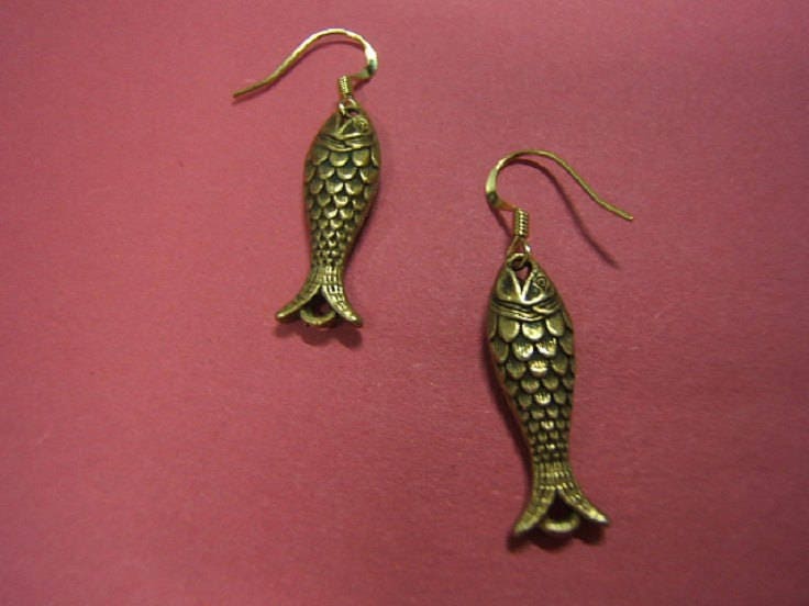 Gold Jesus Fisch Ohrringe Antiker Christlicher Schmuck von DesignsByMaral