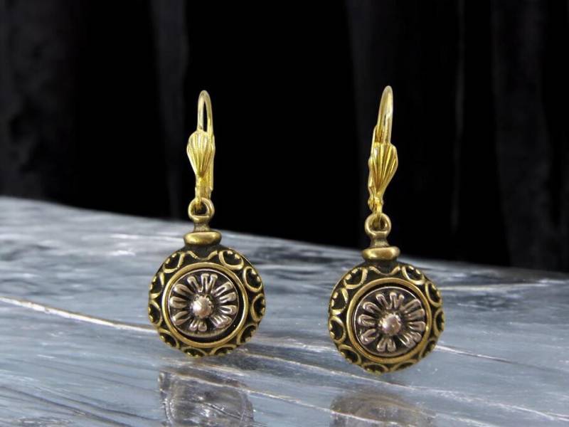 Gold Ton W Silber Blumen Ohrring Blume Schmuck Vintage Style Boho Chic Ohrringe Natur Pflanze 50236 von DesignsByMaral