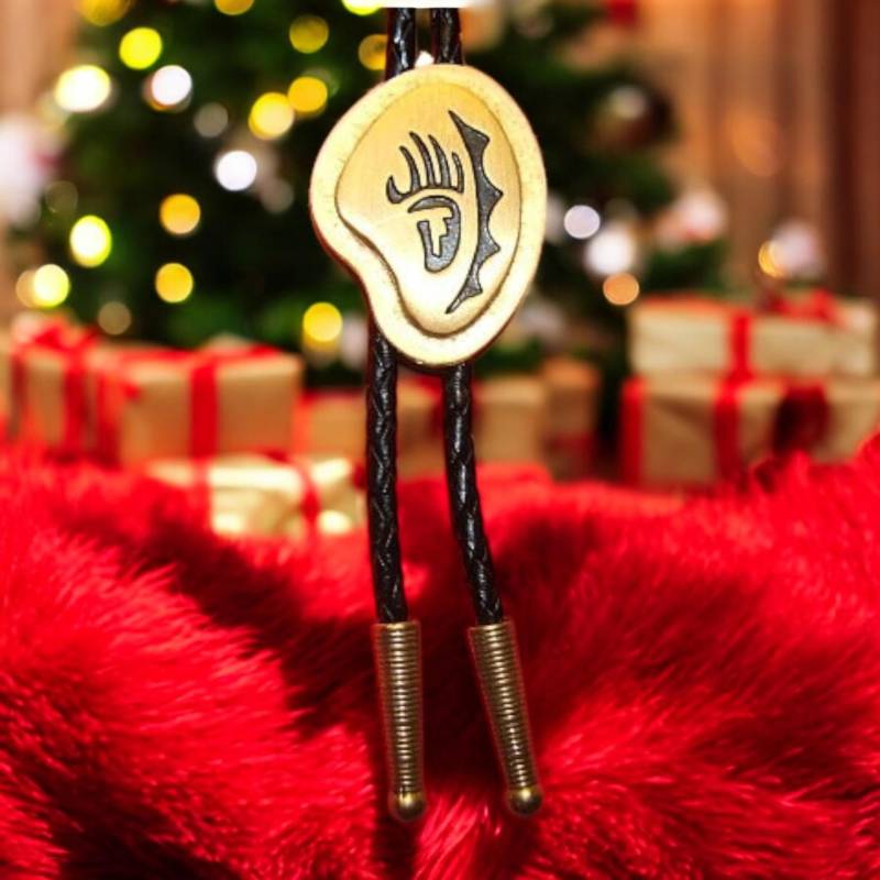 Goldene Bärenkralle Bolokrawatte, Lederkette, Westernschmuck, Weihnachtsschmuck 2030-2B von DesignsByMaral