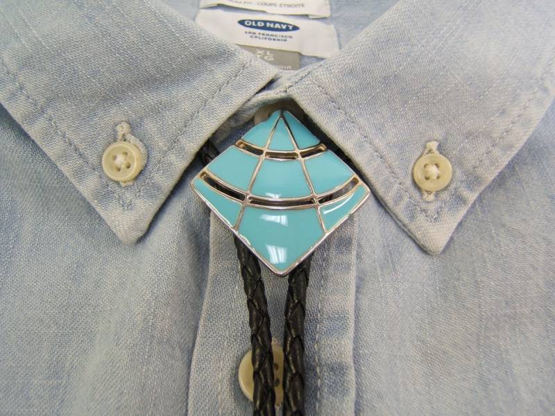 Perfekte Vatertags Geschenk Silber Bolo Krawatte Land Western Tragen Südwestlichen Schmuck Leder Halskette Rodeo Boho Chic 80463-3 von DesignsByMaral