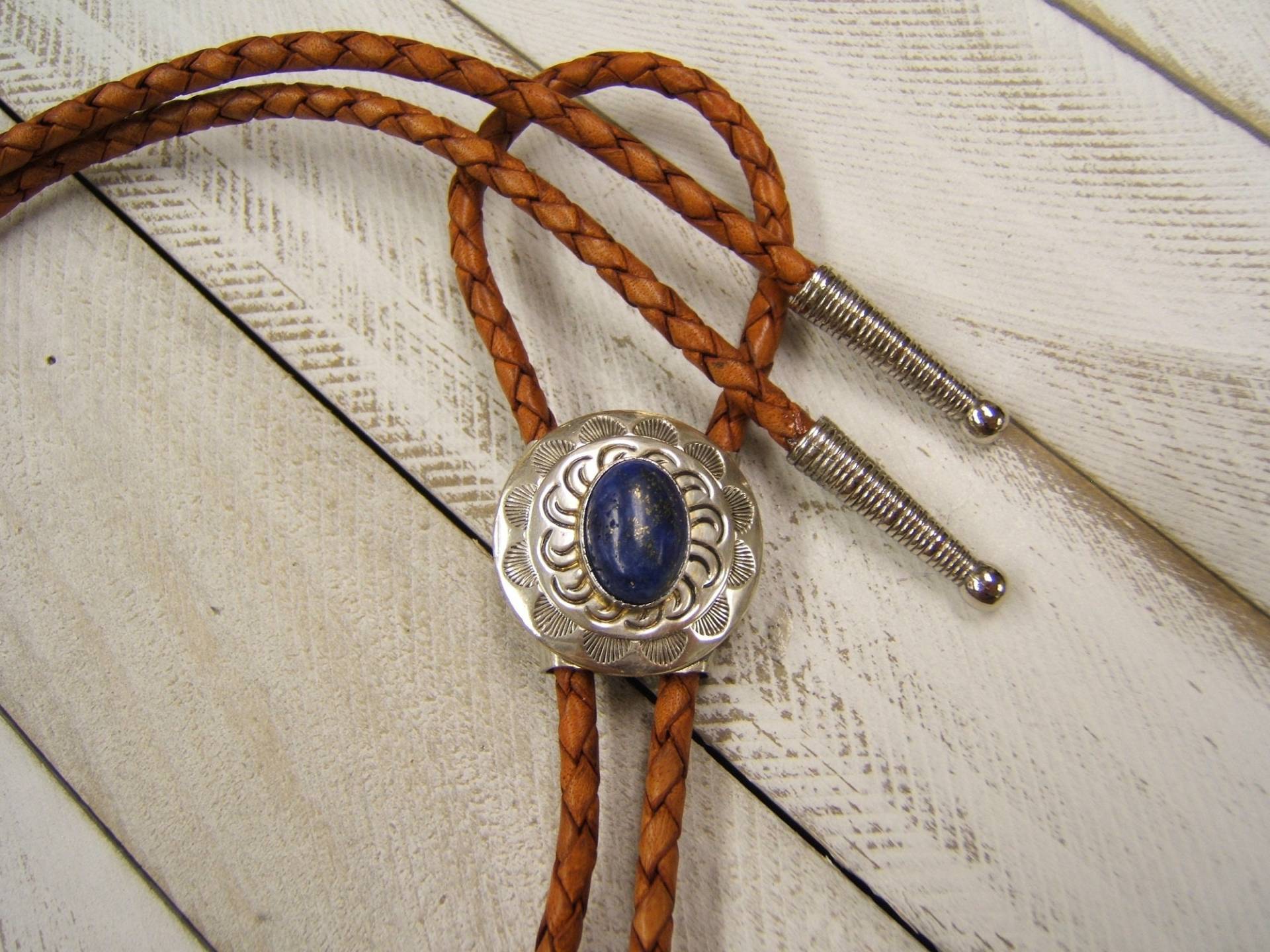Silber Bolo Tie W Lapis Edelstein Lederkrawatten Kordel Bolos Bola Lariat Hochzeit Bolokrawatte Western Halskette Herren Krawatte American Made von DesignsByMaral