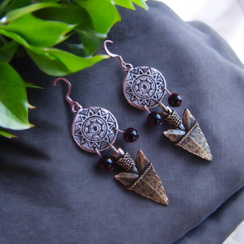 Western Schmuck Für Freundin Mama Ihre Southwestern Ohrring Mit Onyx Perlen Silber Und Gold Boho Chic Geburtstagsgeschenk Sie Im Angebot #80229-1 von DesignsByMaral