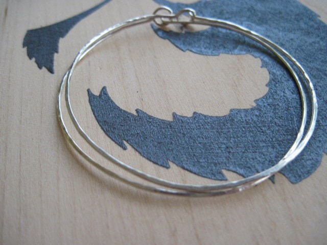 sterling Silber Texturierte Creolen von DesignsByTahra